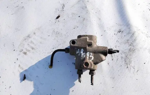 Toyota Corolla E120 E130 Brake power pressure regulator 