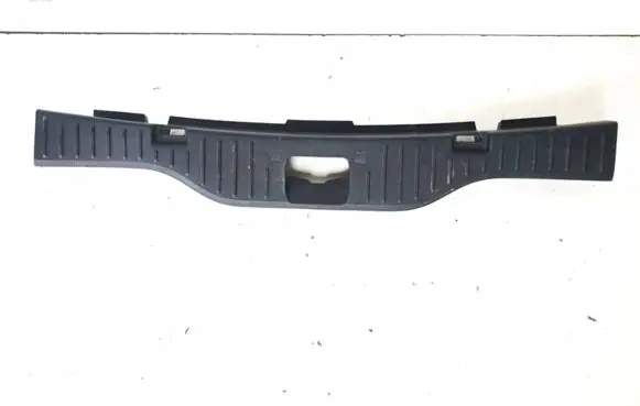Trunk/boot sill cover protection