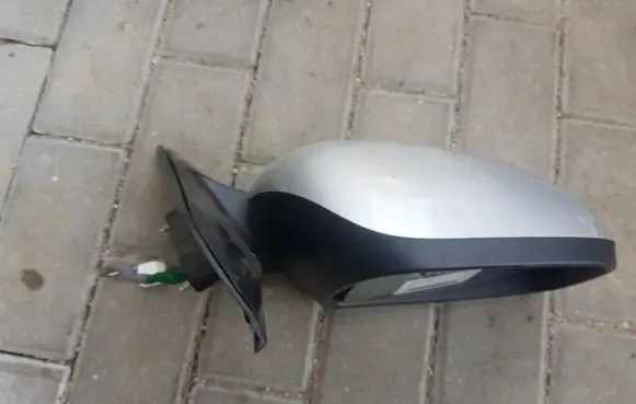 Suzuki Liana Front door electric wing mirror