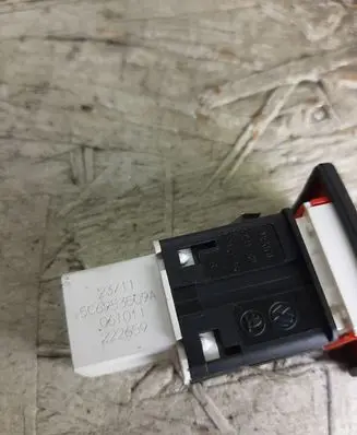 Volkswagen Jetta VI Hazard light switch 5C6953509A