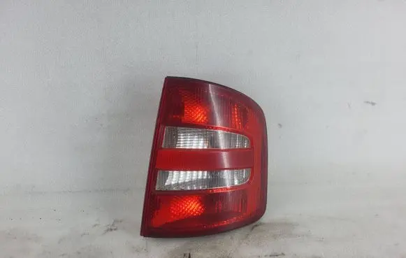Skoda Fabia Mk1 (6Y) Rear/tail lights 6Y9945096 6Y9945112