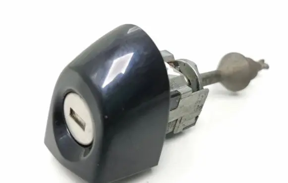 BMW X5 E70 Front door lock (next to the handle) 