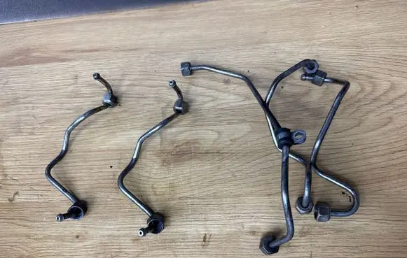 Ford Mondeo MK IV Fuel injector supply line/pipe