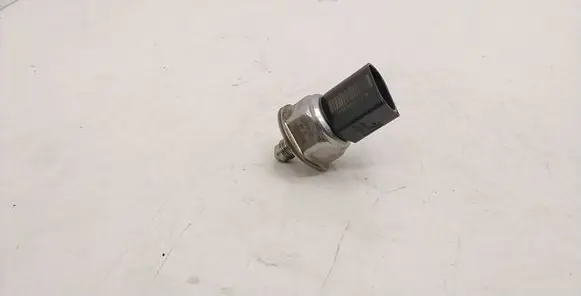 BMW 1 F20 F21 Fuel pressure sensor 7537319