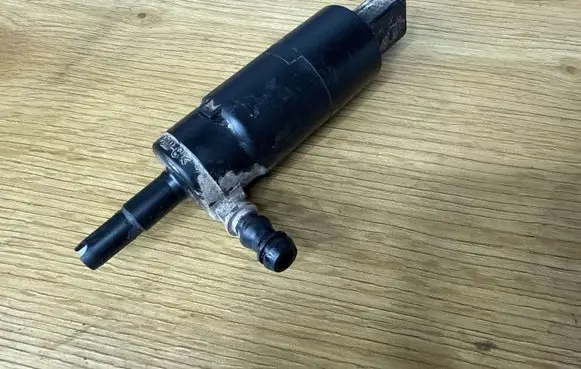 Volvo XC70 Headlight washer pump 5902060021