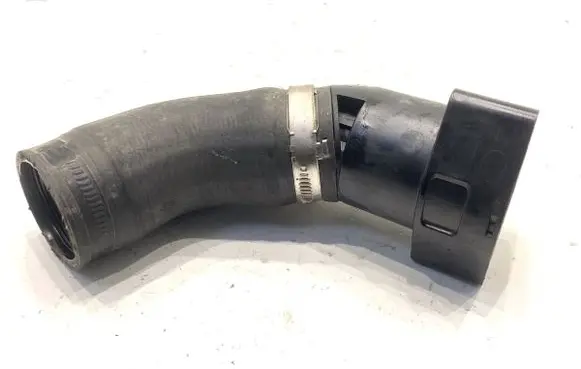 Volkswagen Golf VII Air intake hose/pipe 04L131111M