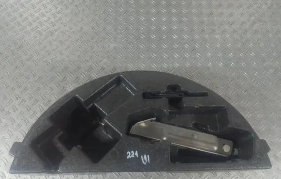 Mercedes-Benz S W221 Tool set A2215830015