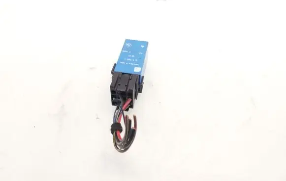 BMW 5 E39 Other relay 61351383417