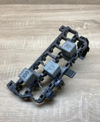 Audi A4 S4 B5 8D Other relay 8D0937503E 1J0906381A