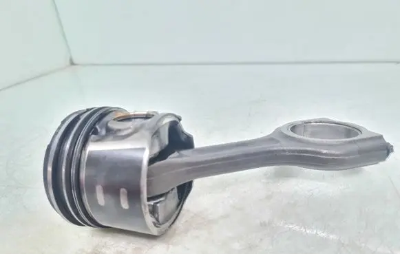 Peugeot 308 Piston with connecting rod