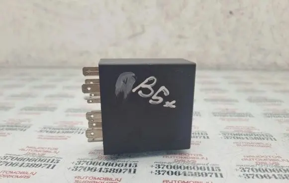 Volkswagen PASSAT B5.5 Window wiper relay 1J0955531