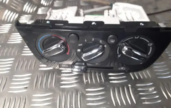 Mitsubishi Space Star Climate control/heater control trim 