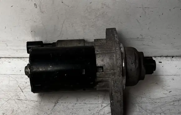 Volkswagen PASSAT B6 Starter motor 0001121408