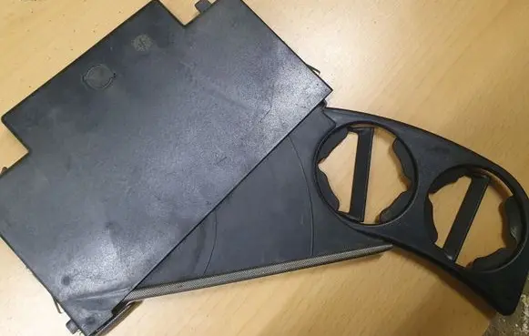 Cup holder front