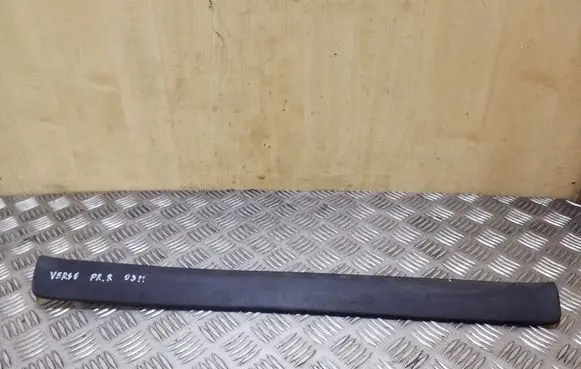Toyota Corolla Verso E121 Front sill trim cover 6791113010