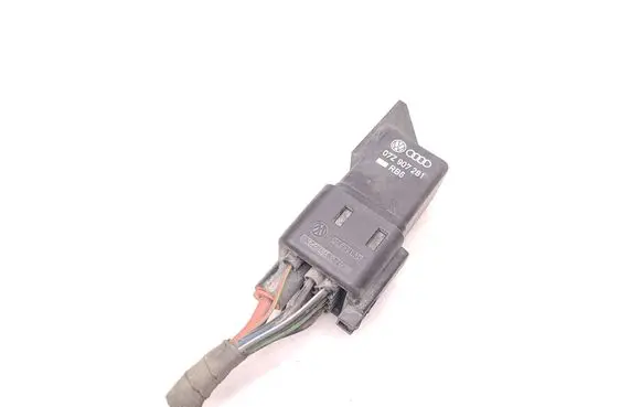 Volkswagen Crafter Glow plug pre-heat relay 0281003028