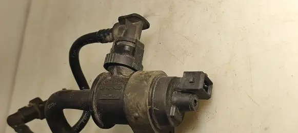 Volvo V50 Electromagnetic valve 8653909
