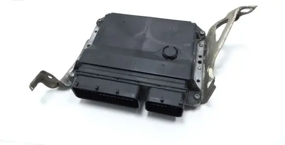 Toyota Avensis T270 Engine control unit/module 8966105D20 MB2759000171