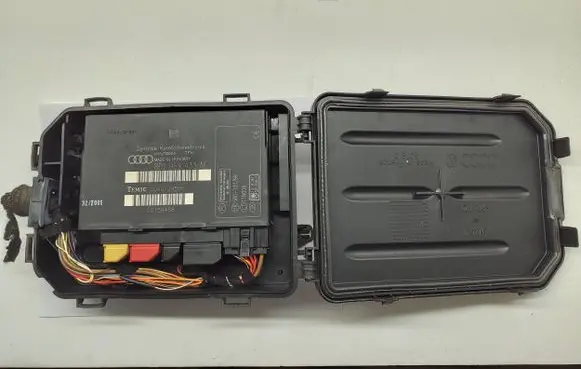 Audi A4 S4 B7 8E 8H Comfort/convenience module 8E0959433AF 00007245B5 00159458