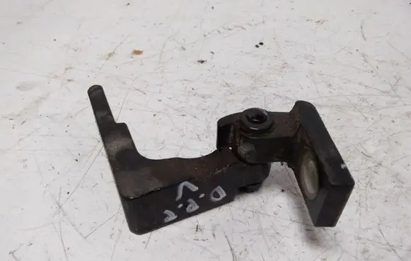 Volkswagen Touareg I Front door upper hinge 7L0831402B