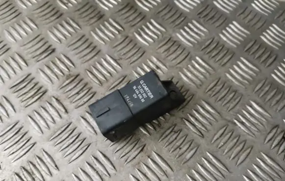Citroen C4 I Glow plug pre-heat relay 9640469680 51252002