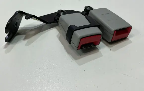 Audi A8 S8 D2 4D Rear seatbelt buckle 4H0857740 | 68475634065315,089