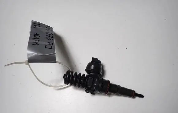 Volkswagen PASSAT B5.5 Fuel injector 038130073AJ