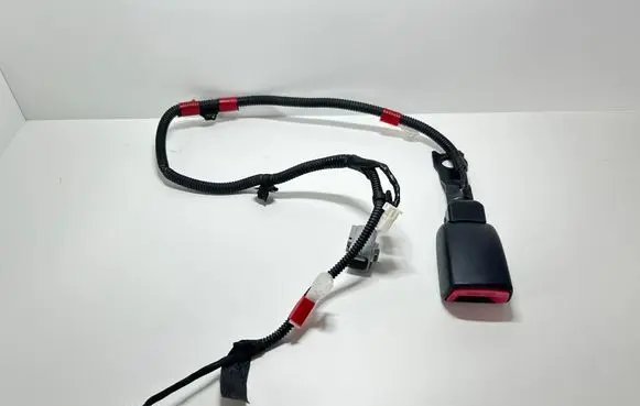 Nissan Pathfinder R51 Front seatbelt buckle E034501