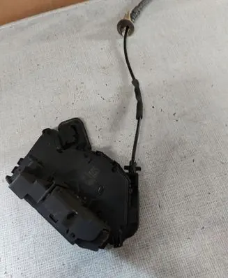 Volkswagen Caddy Front door lock 5TB837016A