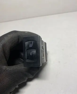 Volkswagen PASSAT B5.5 Seat heating switch 3B0963564C