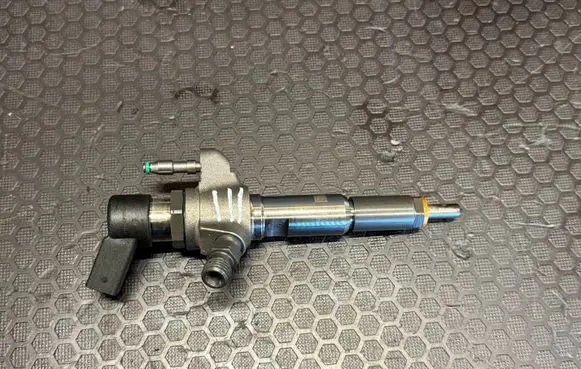 Peugeot 5008 Fuel injector A2C59513556