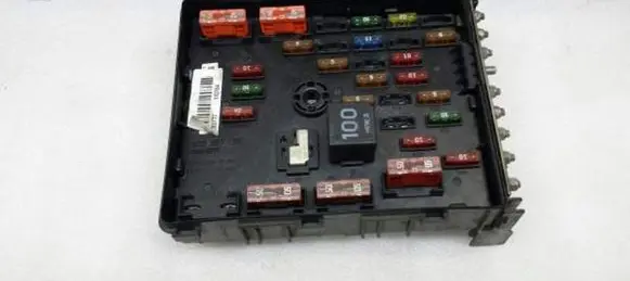 Volkswagen PASSAT B6 Fuse module 3C0937125