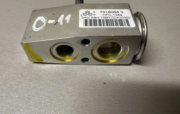 Opel Astra J Air conditioning (A/C) expansion valve 70180683 13480794 EB51512