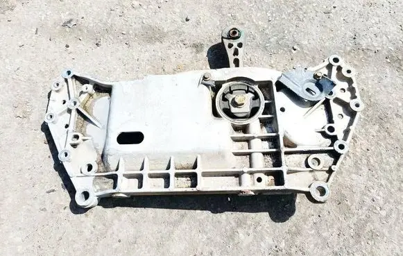 Volkswagen Touran I Front subframe
