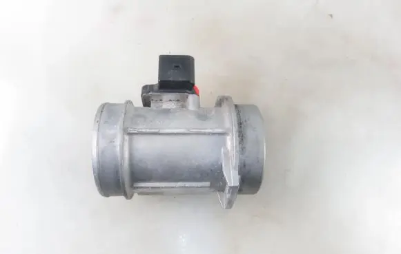 Volkswagen PASSAT B5.5 Mass air flow meter 1974000007 DMA0206