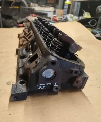 Jeep Grand Cherokee Engine head