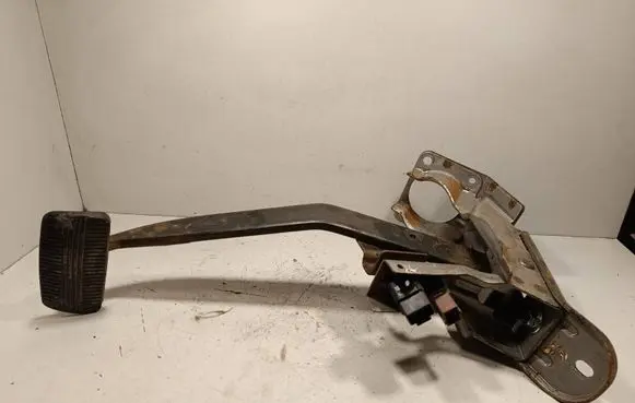 Nissan Navara D40 Brake pedal 