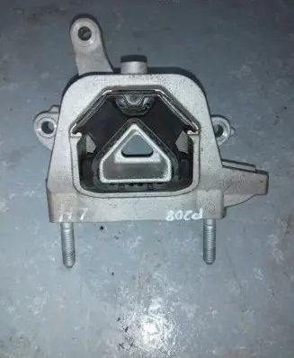 Peugeot 208 Engine mount bracket 9826561380