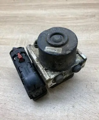 Volkswagen Golf V ABS Pump 1K0907379P 1K0614117H