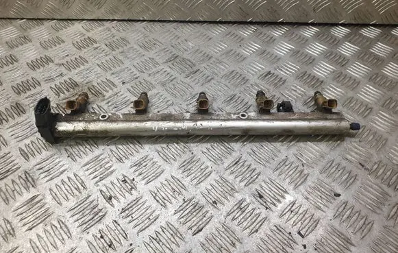Volvo V50 Fuel main line pipe 