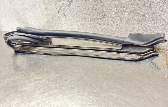 Saab 9-3 Ver1 Rubber seal front coupe door window 5184411