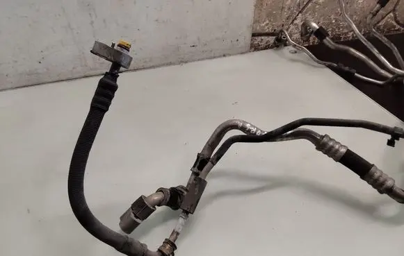 Porsche Cayenne (9PA) Air conditioning (A/C) pipe/hose 7L0820017M