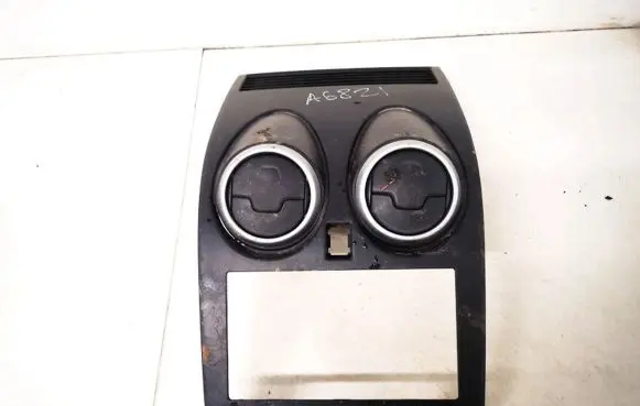 Nissan Qashqai Dash center air vent grill