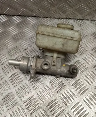 Volkswagen Golf IV Master brake cylinder