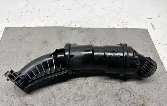 Volvo V60 Turbo air intake inlet pipe/hose 31431155