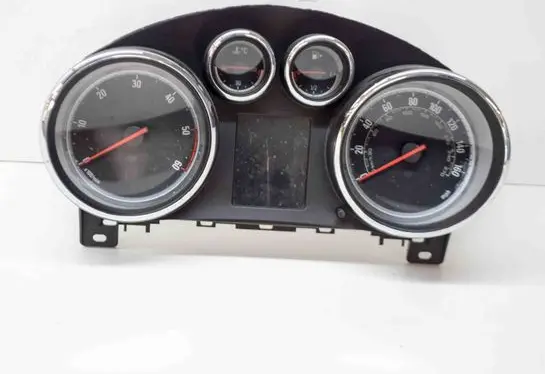 Opel Zafira C Speedometer (instrument cluster) 13374905