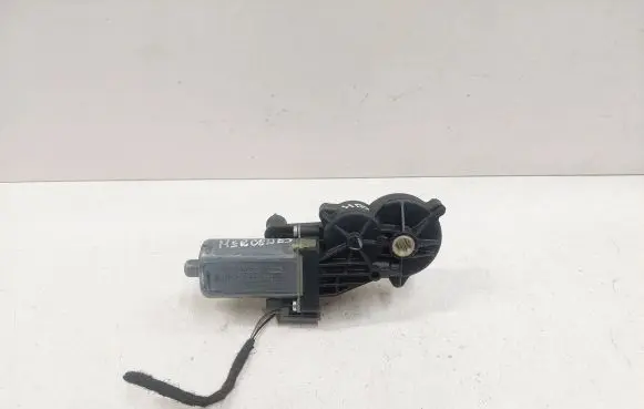 Mercedes-Benz R W251 Seat adjustment motor 0390203211 820591134