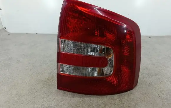 Skoda Octavia Mk2 (1Z) Rear/tail lights 156651912RDEPO