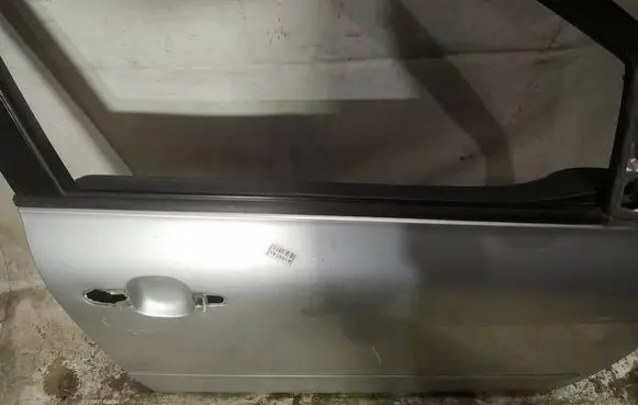Toyota Avensis Verso Front door glass trim molding 