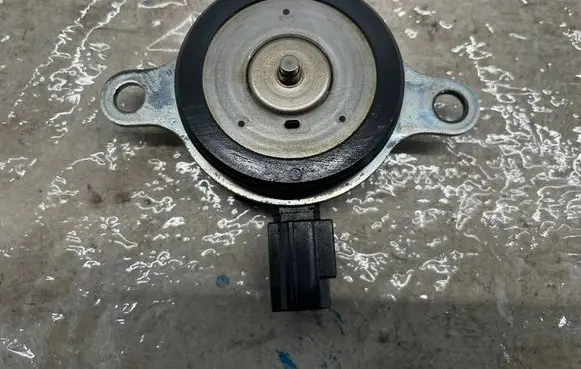 Toyota RAV 4 (XA50) Oil pressure sensor 1537025020